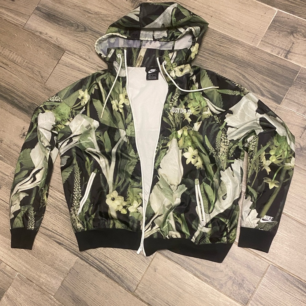 Nike White and Green Floral Windbreaker. 2009 RARE